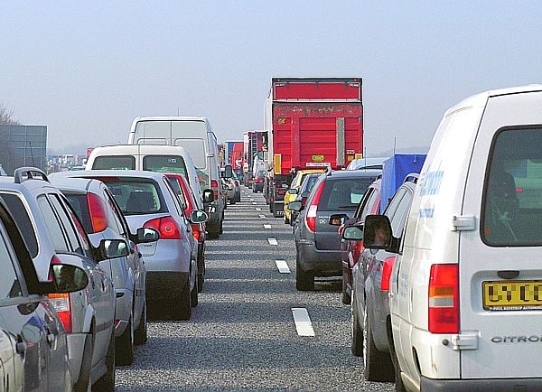 Stehen im Stau - vermeidbare Folgen